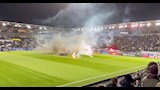 حريق وألعاب نارية في مباراة فريق إيفك نوركوبينج ضد أورجريت بالدوري السويدي (4)