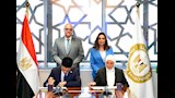 "عوض" ومحافظ القليوبية يشهدان توقيع مذكرة تفاهم بين المحافظة وشركة الهندسة CMEC