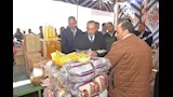 محافظ أسيوط يفتتح سوق اليوم الواحد بمركز الفتح لبيع السلع الغذائية والأساسية بأسعار مخفضة (7)