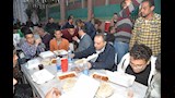 محافظ أسيوط يتناول الإفطار على إحدى موائد الرحمن م