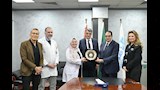 رئيس جامعة القاهرة يكرم الفريق الطبي بمستشفى الثدي 