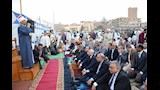 محافظ المنيا يؤدي صلاة عيد الفطر بساحة مدرسة الفريق صفى الدين أبوشناف (15)