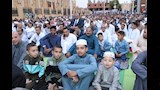 محافظ الوادي الجديد يشارك أهالي الداخلة صلاة عيد الفطر المبارك (3)