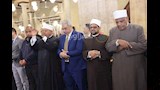 وزير الشباب ومحافظ القاهرة يؤديان صلاة الجمعة بالجامع الأزهر (15)
