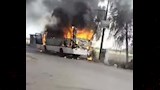 خلال اشتعال النيران في الاوتوبيس