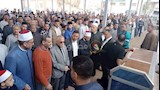 رئيس جامعة الأزهر يتقدم جنازة والده في كفر الشيخ (17)
