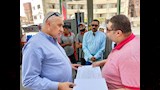 سكرتير عام أسوان يتفقد مواقف الأجرة ويشدد على الالتزام بالتعريفة الجديدة (3)