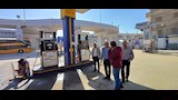 محافظ المنيا يتابع التزام محطات الوقود ومواقف السيارات