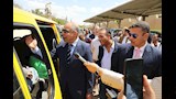 محافظ المنيا يتفقد مواقف سيارات الأجرة 