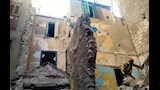 هدم عقار قديم في الإسكندرية