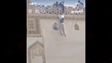 شاب يحاول الانتحار من فوق الجامع الأزهر
