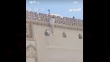 شاب يحاول الانتحار من فوق الجامع الأزهر