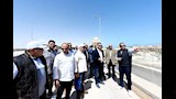 وزير الإسكان يتفقد طريق الازدواج وإنشاء سور الشانزلزيه بمركز مارينا العلمين السياحي (11)