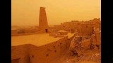 عاصفة ترابية تضرب واحة سيوة ٣