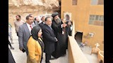 محافظ أسيوط يزور دير الشهيد مارمينا العجايبي بجبل أبنوب الدير المعلق ويتفقد المغارة الأثرية بالدير (9)