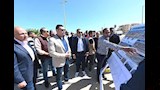 وزير الإسكان يتفقد رفع كفاءة طريق الازدواج وسور منطقة الشانزلزيه بمركز مارينا (4)