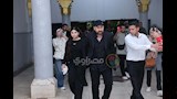 نضال الشافعي يصل عزاء زوجته رفقة ابنته 