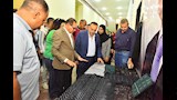 محافظ أسيوط يتابع تدريب 60 فتاة على حرفة التللي (10)