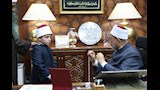 الطفل أنس مع شيخ الأزهر  (1)