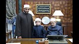 الطفل أنس مع شيخ الأزهر  (2)