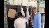 محافظ أسوان يفاجئ محلات الجزارة والمخابز كوم أمبو لمتابعة الأسعار (4)