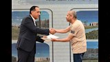  مدبولي يسلم عددًا من عقود وحدات سكن لكل المصريين بأكتوبر الجديدة