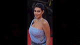 ياسمين صبري تتأالق على الريد كاربت في مهرجان كان السينمائي 