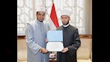 وزير الأوقاف يكرم إمامًا تبرع لغزة بجزء من جائزة ا