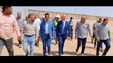 وزير الإسكان يتابع مشروعات المرافق بالعبور الجديدة