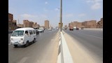 تعدي السيارات على مسار الأتوبيس الترددي BRT (6)