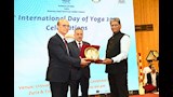 أسيوط تحتفل باليوم العالمي لليوجا بالتعاون مع سفارة الهند (8)