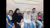الطالبة سارة مع أسرتها