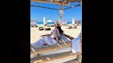 ليلى زاهر تقضي عطلة الصيف على الشاطئ 
