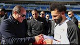 الرئيس السيسي مع لاعبي منتخب مصر