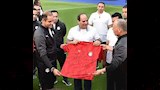 الرئيس السيسي مع لاعبي منتخب مصر1