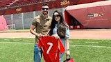 تريزيجيه وزوجته في الأهلي بعد انضمامه رسميا
