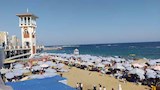توافد العائلات على شواطئ الإسكندرية (7)