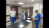 رئيس جامعة أسوان يتفقد المستشفى الجامعي ويهنئ المرضى بعيد الأضحى (1)