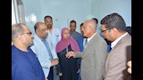 محافظ الأقصر يطمئن على عامل أُصيب بمشروع صرف العضايمة 