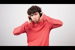 هل علقت أغنية في ذهنك؟ تعرّف على السبب العلمي وراء دودة الأذن
