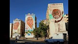 فنانان يعيدان رسم هوية المدينة على جدرانها