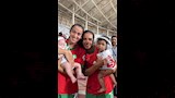 احتفال لاعبتي المغرب مع أطفالهما (2)
