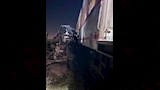 اصطدام قطار بجرار أثناء عبوره شريط السكة الحديد 