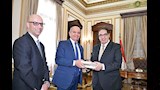 رئيس جامعة القاهرة يستقبل السفير الأردني (3)