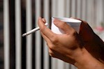 شرب الشاي مع التدخين- عادة قد تصيبك بـ8 أمراض قاتلة 