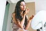 لمنع تجاعيد الوجه.. 12 طريقة لحماية البشرة