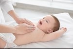 زيوت جوز الهند أم الخردل.. أيهما أفضل لبشرة الأطفال؟