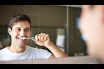 هل غسل الأسنان بعد الإفطار مباشرة آمن؟