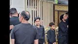 شقيق أحمد عامر ونجله يتلقيان العزاء في وفاة أحمد عامر (2)