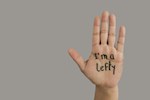 في يومهم العالمي- مستخدمو اليد اليسرى عرضة لهذه الأمراض